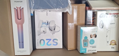 Box Personal 800 zawierający popularne produkty z nadwyżek magazynowych sieci Amazon Box Personal 800 zawierający popularne produkty z nadwyżek magazynowych sieci Amazon