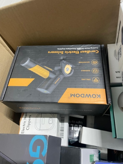 Paleta Zwroty ELEKTRONIKA 12 000 Kl. A i B (90%) zawiera produkty premium ze zwrotów konsumenckich popularnej sieci