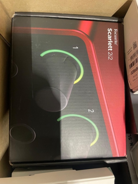 Paleta Zwroty ELEKTRONIKA 12 000 Kl. A i B (90%) zawiera produkty premium ze zwrotów konsumenckich popularnej sieci