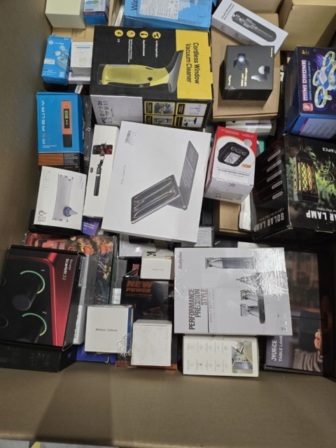 Półpaleta Zwroty ELEKTRONIKA 6 000 Kl. A i B (90%) zawiera produkty premium ze zwrotów konsumenckich popularnej sieci